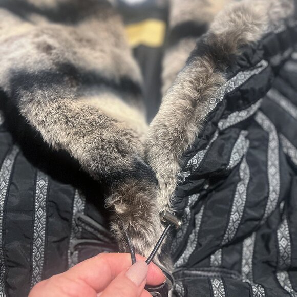 Rare, Vintage Daniela Vitali Raccoon Fur Jacket, Hooded,
Sz (US 10-12 ) - Picture 9 of 16